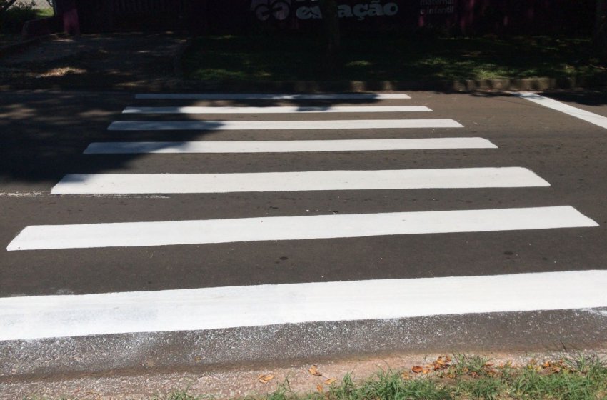 MOBILIDADE URBANA FAZ SERVIÇO DE PINTURA DE SINALIZAÇÃO DE SOLO NO BAIRRO PRIMAVERA