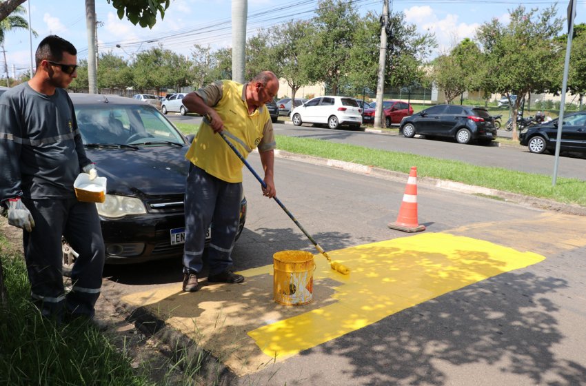 MOBILIDADE REALIZA PINTURA DE LOMBADAS NA REGIÃO DO NASSIF