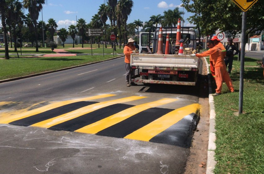 MOBILIDADE URBANA FAZ SERVIÇO DE PINTURA DE SINALIZAÇÃO DE SOLO 