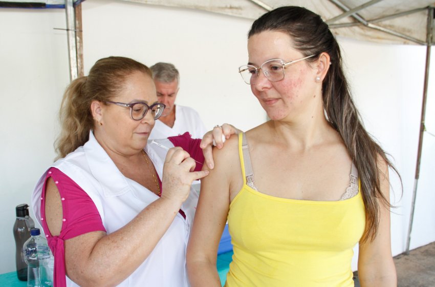 ‘DIA D’ CONTRA A GRIPE INFLUENZA VACINA QUASE 500 PESSOAS EM JAGUARIÚNA