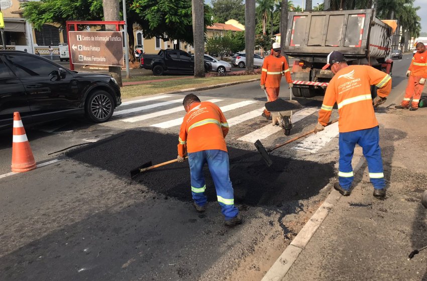 PREFEITURA REALIZA SERVIÇOS DE MANUTENÇÃO EM LOMBADAS E LOMBOFAIXAS