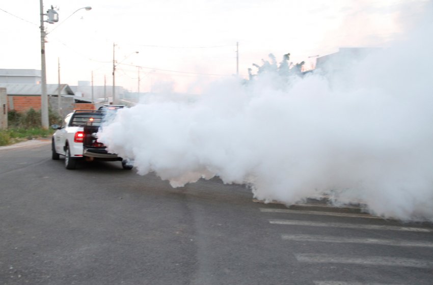 PRIMEIRO DIA DO FUMACÊ CONTRA A DENGUE PERCORRE RUAS DE 4 BAIRROS DE JAGUARIÚNA 