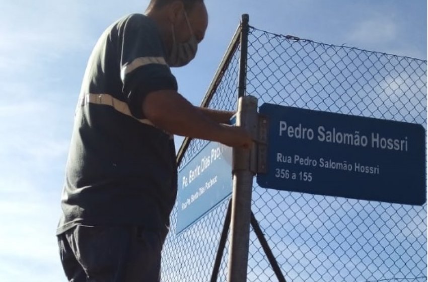 PREFEITURA DE JAGUARIÚNA RETOMA COLOCAÇÃO DE PLACAS DE NOMES DE RUA EM 3 BAIRROS