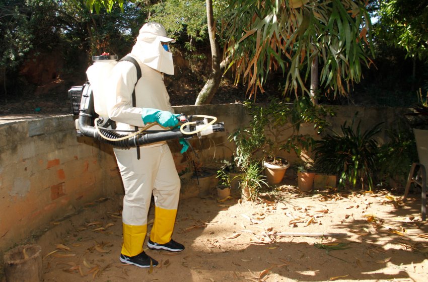 NEBULIZAÇÃO CASA A CASA CONTRA A DENGUE VISITA 163 RESIDÊNCIAS NO CRUZEIRO DO SUL EM DOIS DIAS DE SERVIÇO 