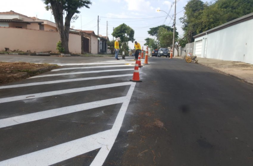 MOBILIDADE URBANA REALIZA SINALIZAÇÃO VIÁRIA NO BAIRRO SANTA CRUZ