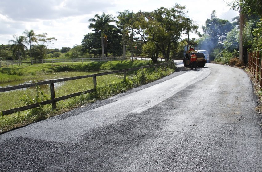 PREFEITURA DE JAGUARIÚNA RETOMA PAVIMENTAÇÃO DA ESTRADA DO TANQUINHO