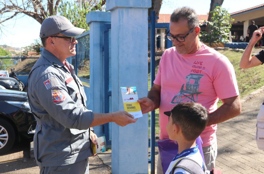 OPERAÇÃO ‘FÉRIAS MAIS SEGURAS’ DOS BOMBEIROS ORIENTA NA SAÍDA DE ESCOLAS EM JAGUARIÚNA