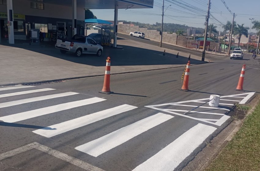 MOBILIDADE REALIZA PINTURA DE SINALIZAÇÃO DE SOLO EM VÁRIAS VIAS HOJE 