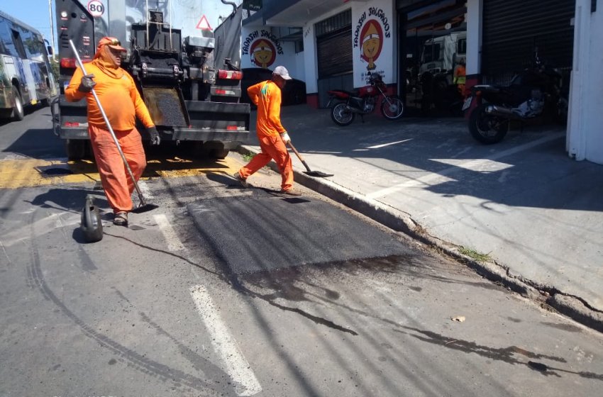 PREFEITURA REALIZA SERVIÇO DE TAPA-BURACOS NESTA SEXTA