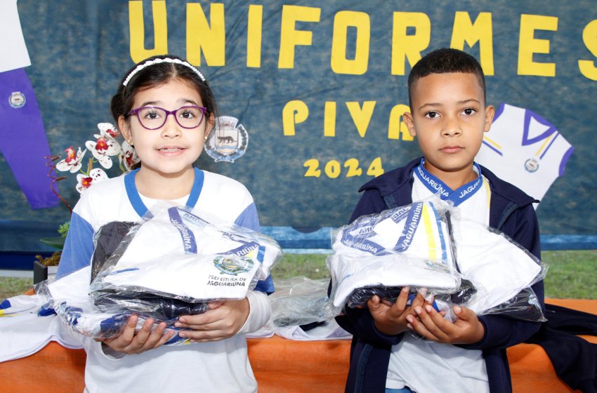 PREFEITURA DE JAGUARIÚNA ENTREGA 10 MIL KITS DE UNIFORME A ALUNOS DA REDE MUNICIPAL