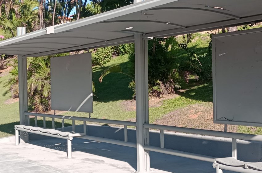 MOBILIDADE URBANA REALIZA SERVIÇO DE PINTURA DE PONTOS DE ÔNIBUS EM TODA A CIDADE