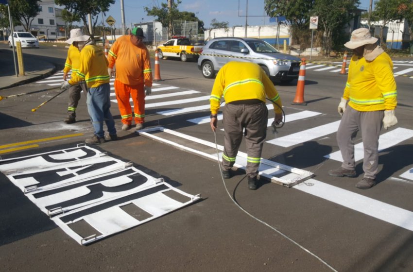 MOBILIDADE URBANA REALIZA PINTURA DE SINALIZAÇÃO DE SOLO NESTA QUARTA