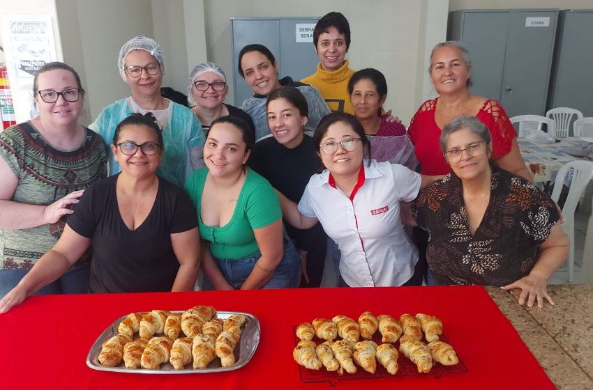ALUNOS CONCLUEM CURSO GRATUITO DE MASSA FOLHADA DO FUNDO SOCIAL DE JAGUARIÚNA 