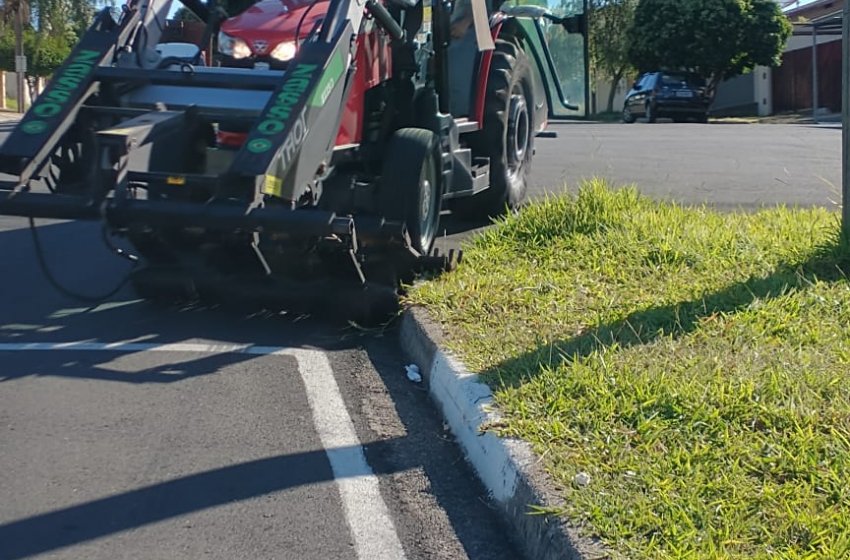 PREFEITURA DE JAGUARIÚNA ADOTA CAPINA ELÉTRICA NAS VIAS PÚBLICAS