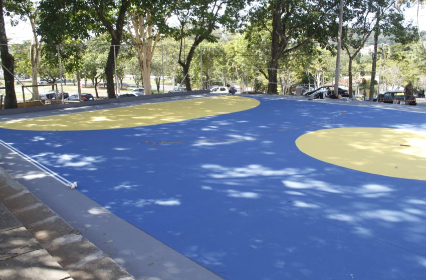 PREFEITURA REVITALIZA QUADRA DO CENTRO