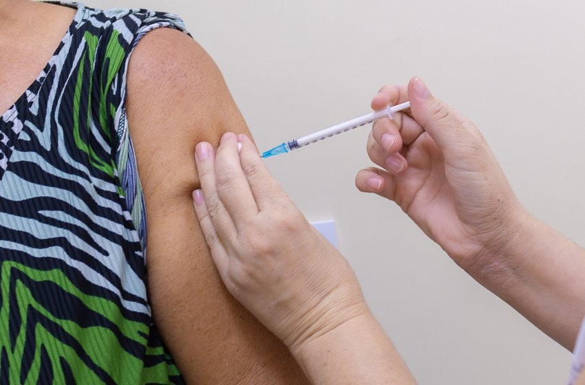PRIMEIRO DIA DE VACINAÇÃO CONTRA A GRIPE IMUNIZA 1.196 PESSOAS EM JAGUARIÚNA