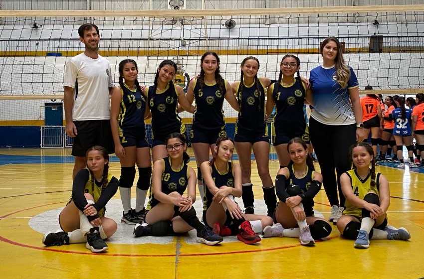 VÔLEI FEMININO SUB 15 REALIZA AMISTOSO PREPARATÓRIO   