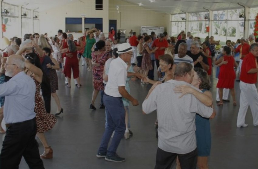 BAILE DA TERCEIRA IDADE ACONTECE NESTA QUINTA NO PARQUE SERRA DOURADA
