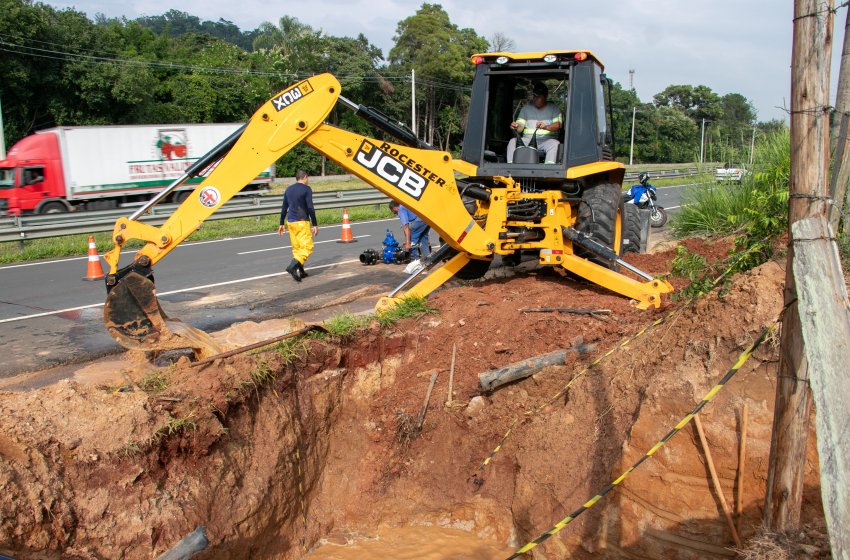 SAAEJA EXECUTA OBRA PARA MELHORAR ABASTECIMENTO DE ÁGUA NO CAPELA SANTO ANTÔNIO, PINHEIROS, FLORIANÓPOLIS E VILA PRIMAVERA