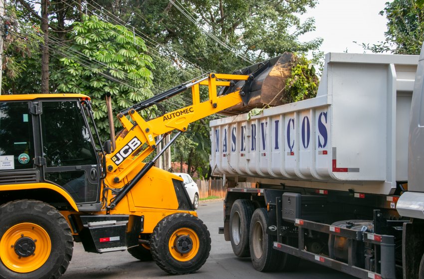 PREFEITURA REALIZA CATA-ENTULHO E GALHOS: MATERIAIS DESCARTADOS NÃO PODEM PREJUDICAR MOBILIDADE NAS VIAS PÚBLICAS