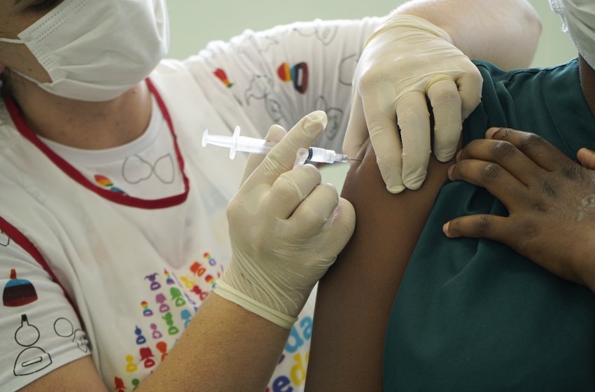 POR ORIENTAÇÃO DA ANVISA, VACINAÇÃO DE GRÁVIDAS CONTRA A COVID ESTÁ SUSPENSA