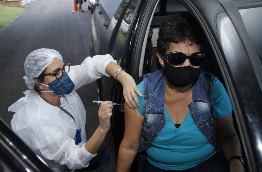 PESSOAS COM COMORBIDADES QUE TENHAM ENTRE 55 E 59 ANOS COMEÇAM A SER VACINADAS CONTRA COVID AMANHÃ