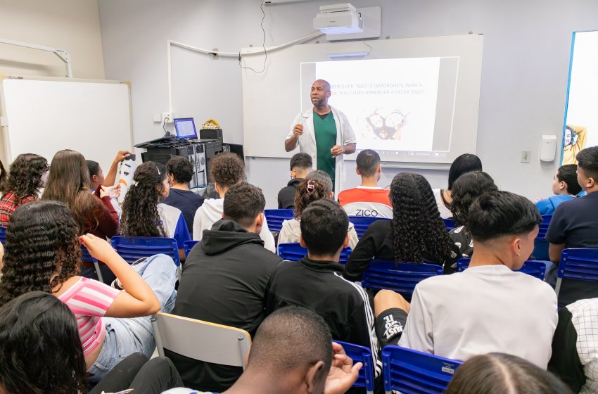 JAGUARIÚNA REALIZA PALESTRA SOBRE MALEFÍCIOS DO CIGARRO ELETRÔNICO