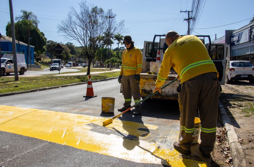 MOBILIDADE URBANA REALIZA PINTURA DE LOMBADAS NA AVENIDA MARGINAL