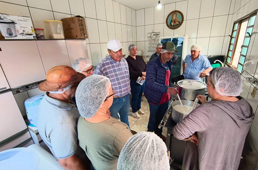 PRODUTORES RURAIS DE JAGUARIÚNA PARTICIPAM DE CURSO DE CAPACITAÇÃO EM PROCESSAMENTO CASEIRO DE LEITE