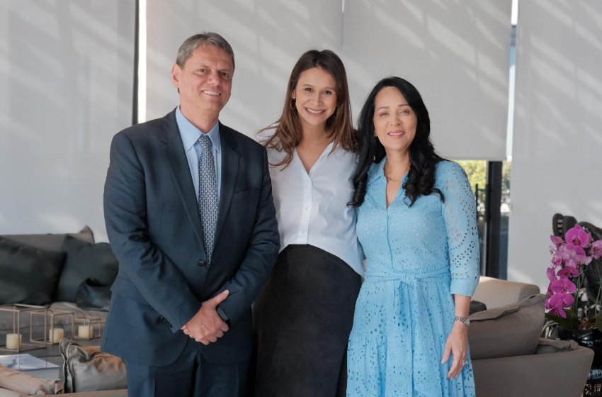 JAGUARIÚNA PARTICIPA DE ENCONTRO COM GOVERNADOR E PRIMEIRA-DAMA DO ESTADO NO PALÁCIO DOS BANDEIRANTES 