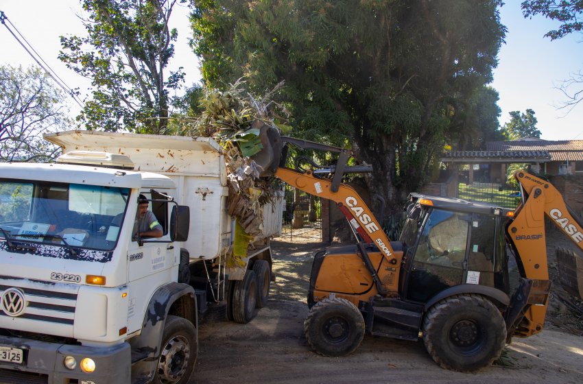 PREFEITURA REALIZA SERVIÇOS DE CATA-ENTULHO NESTA QUARTA