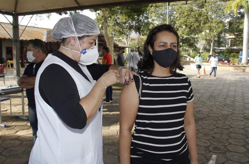 SEGUNDA-FEIRA COMEÇA A VACINAÇÃO DE PESSOAS DE 18 A 29 ANOS COM COMORBIDADES OU BPC CONTRA O CORONAVÍRUS.