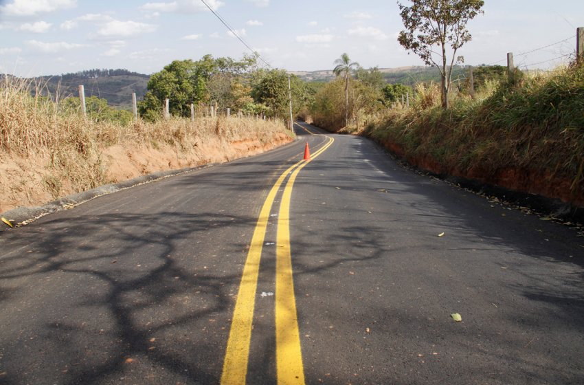 Prefeitura conclui pavimentação asfáltica da estrada Amadeu Bruno