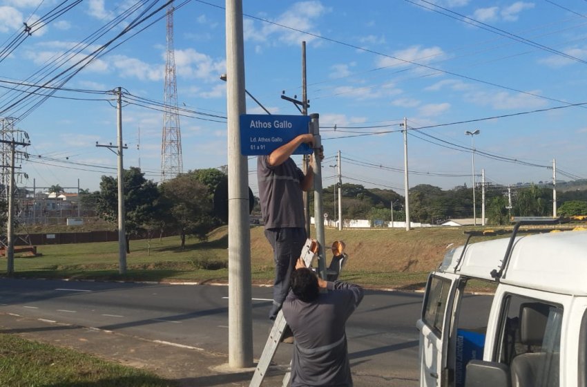 PREFEITURA DE JAGUARIÚNA REALIZA TROCA DE PLACAS DE NOMES DE RUA NO CRUZEIRO DO SUL