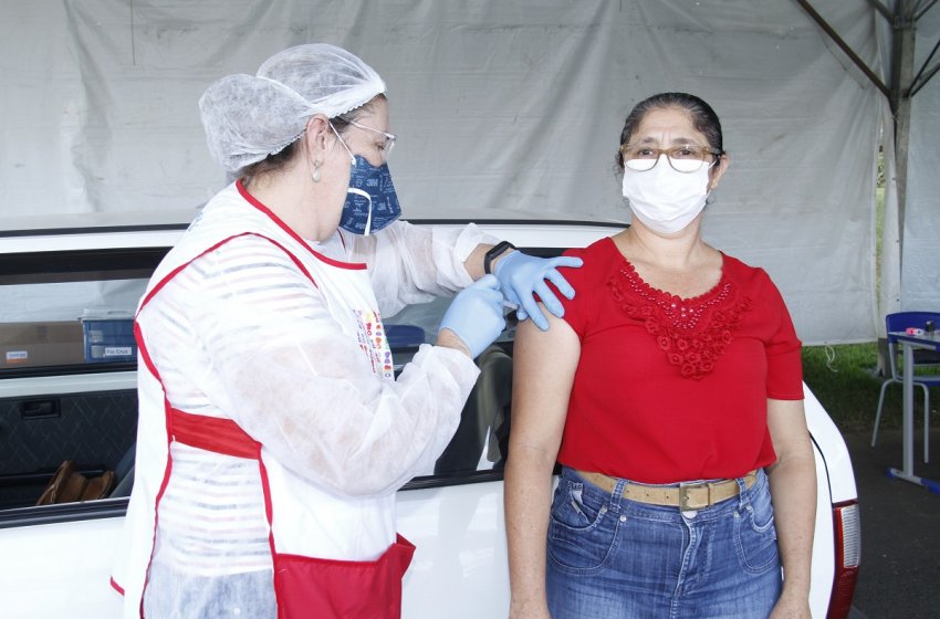 JAGUARIÚNA VACINA MAIS DE 2 MIL NO 1º DIA DE IMUNIZAÇÃO CONTRA A COVID DE PESSOAS A PARTIR DE 50 ANOS