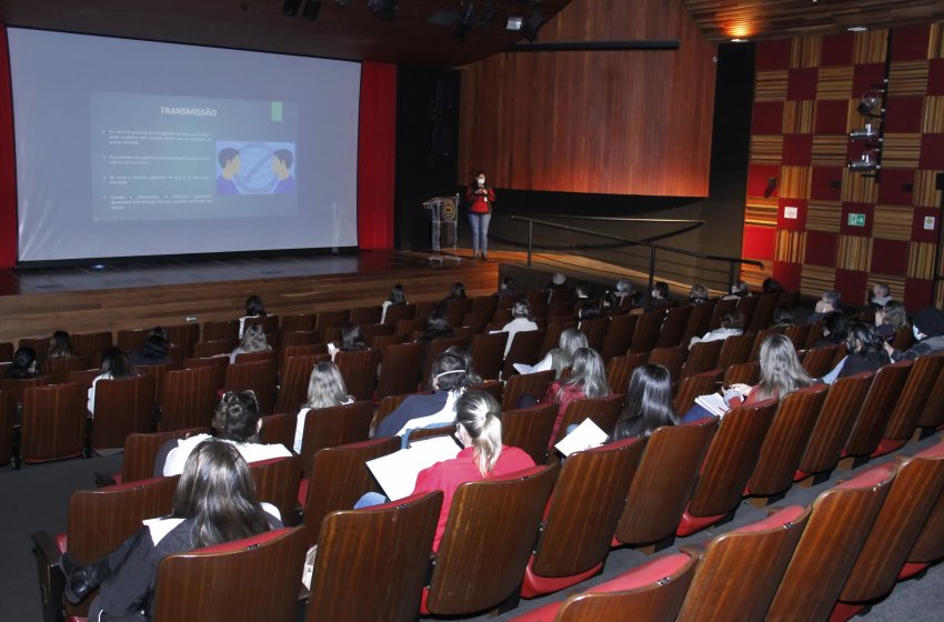 SECRETARIA DE SAÚDE APRESENTA MANUAL DE AÇÕES CONTRA A COVID-19  PARA EQUIPE DA EDUCAÇÃO