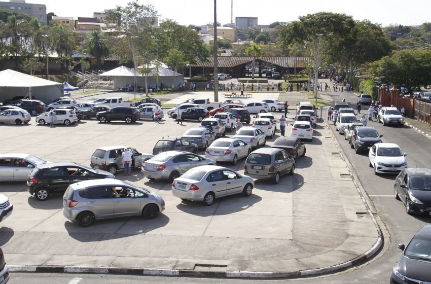 SAÚDE DE JAGUARIÚNA BATE RECORDE E APLICA 2.671 DOSES NO 1º DIA DA VACINAÇÃO DE PESSOAS COM 18 A 24 ANOS CONTRA A COVID
