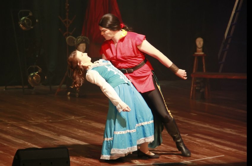 SARAU LEVA DIFERENTES ATRAÇÕES AO TEATRO DE JAGUARIÚNA NESTE SÁBADO