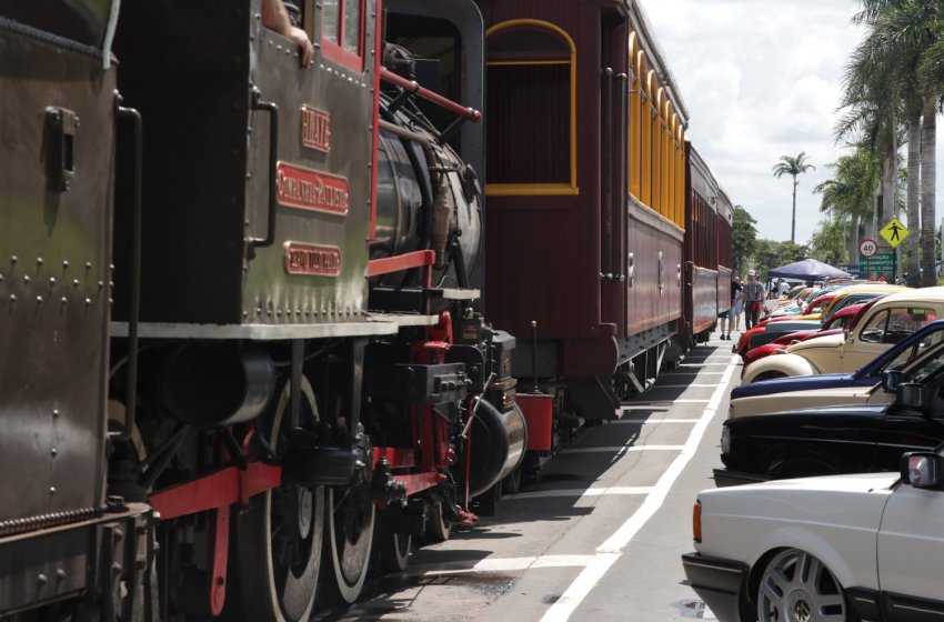 DOMINGO TEM EXPOSIÇÃO DE CARROS ANTIGOS NO CENTRO CULTURAL