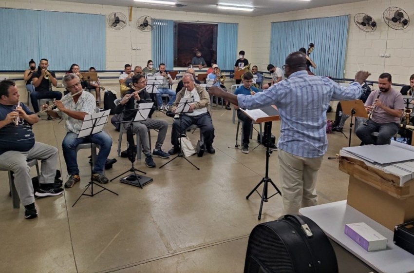 BANDA MUNICIPAL FECHA O DOMINGO DO ANIVERSÁRIO DE JAGUARIÚNA
