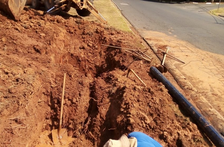 ROMPIMENTO DE REDE DE ÁGUA INTERROMPE ABASTECIMENTO NO CAPOTUNA