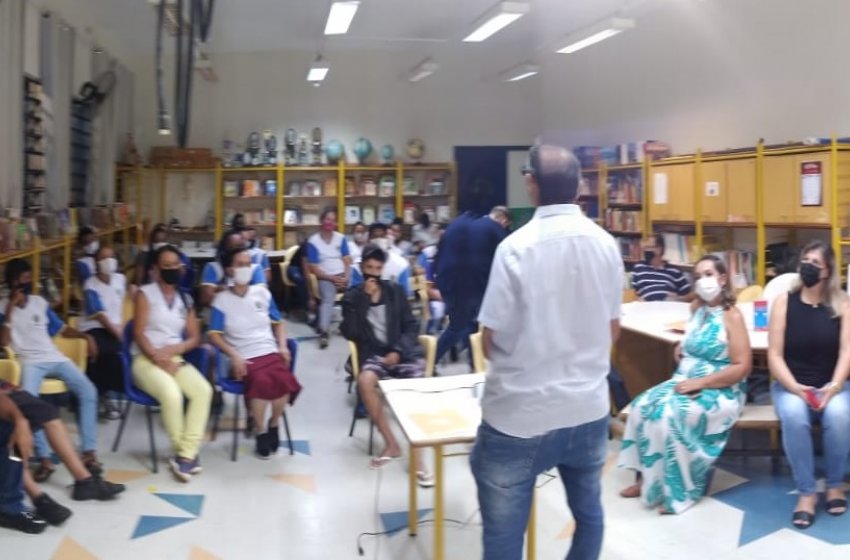 ALUNOS E PROFESSORES DO CEJA DE JAGUARIÚNA PARTICIPAM DE PALESTRA SOBRE EMPREENDEDORISMO