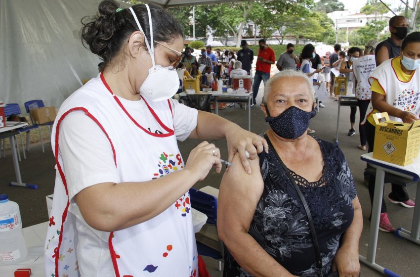 HOJE TEM APLICAÇÃO DA SEGUNDA E DA TERCEIRA DOSE DA VACINA CONTRA O CORONAVÍRUS