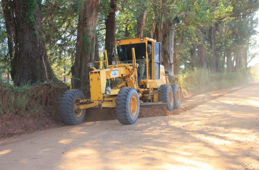 PREFEITURA DE JAGUARIÚNA REALIZA SERVIÇOS DE MANUTENÇÃO URBANA EM VÁRIOS BAIRROS