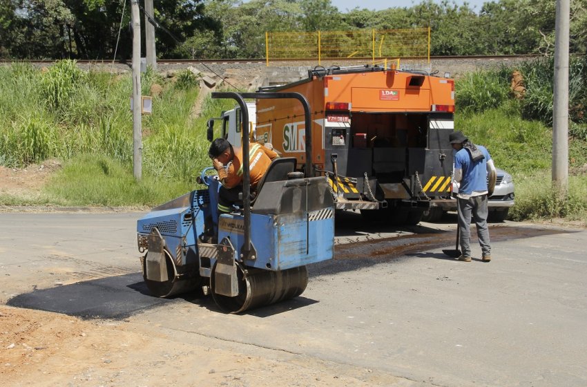 SECRETARIA DE OBRAS REALIZA OPERAÇÃO TAPA-BURACOS NA AVENIDA PACÍFICO MONEDA E OUTRAS VIAS