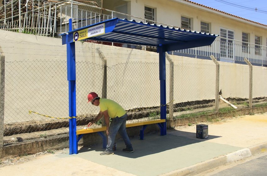 Prefeitura de Jaguariúna instala 10 novos abrigos em pontos de ônibus