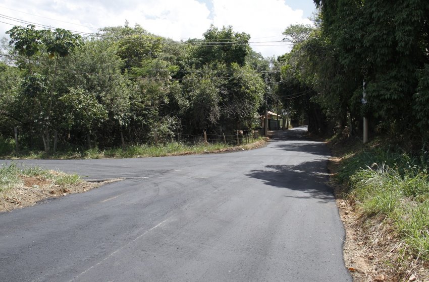 PREFEITURA DE JAGUARIÚNA CONCLUI PAVIMENTAÇÃO DA ESTRADA DO TANQUINHO