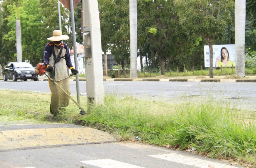 PREFEITURA DE JAGUARIÚNA REALIZA LIMPEZA E MANUTENÇÃO DE MAIS DE DEZ BAIRROS 