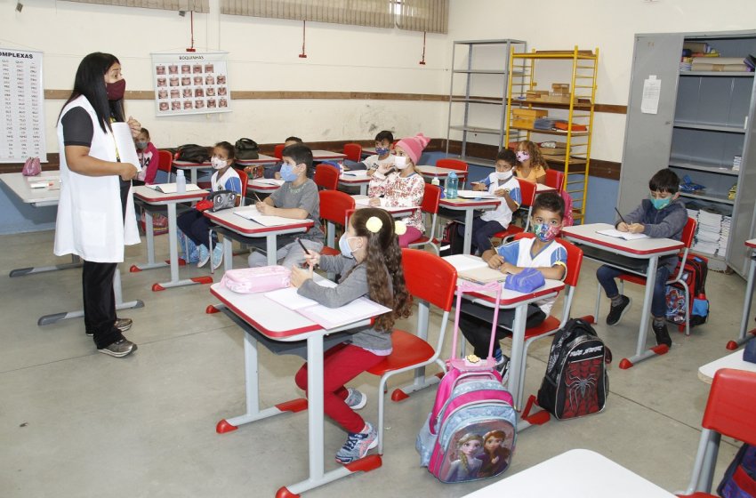 ALUNOS DA REDE PÚBLICA DE JAGUARIÚNA VOLTAM ÀS AULAS