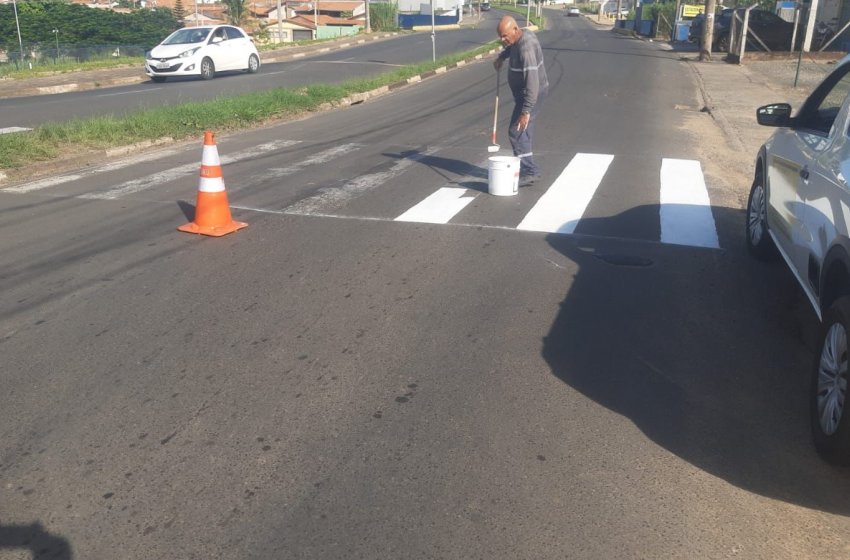 PREFEITURA DE JAGUARIÚNA REALIZA SERVIÇOS EM VIAS PÚBLICAS NESTA SEXTA